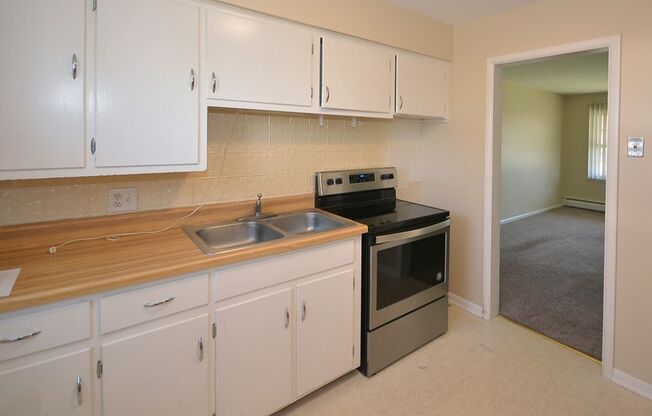 2 beds, 1 bath, $899