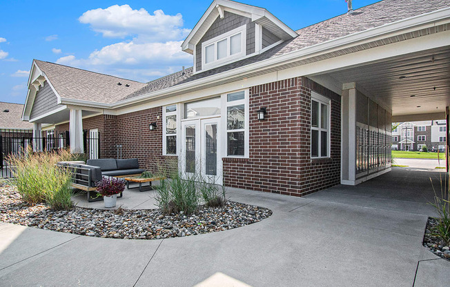 An outdoor seating area at Strathmore Apartment Homes, West Des Moines, IA