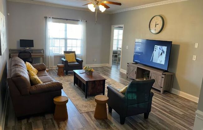 Four bedrooms/two bath House with  a Fantastic Lake View