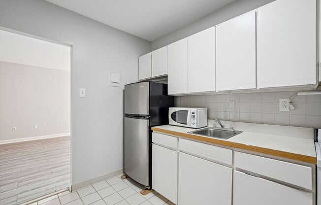 Spacious & Bright Studio at River Place