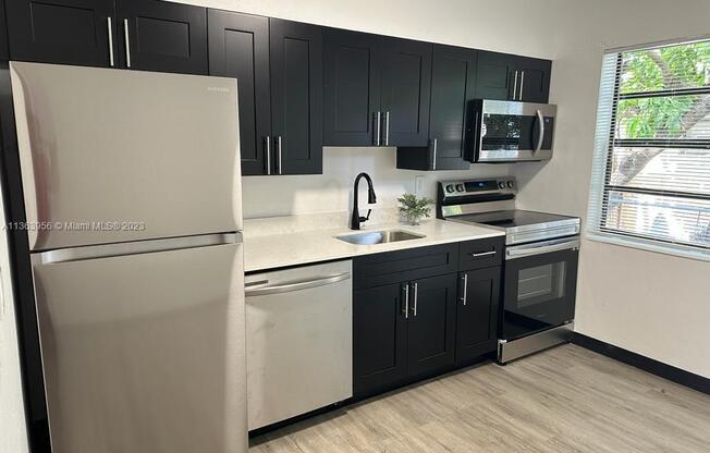 725 NORTHWEST 1 CT