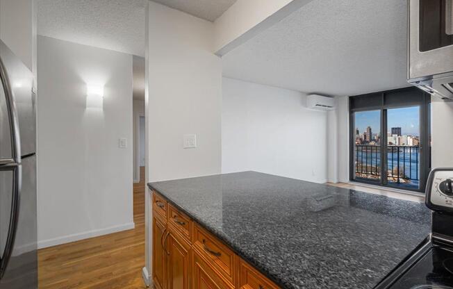 2 beds, 2 baths, $4,200, Unit 14R