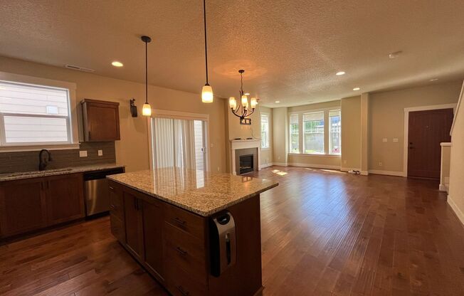 4Bd/2.5Ba Home in Sommerset West - Elmonica South neighborhood ~ 4 Bedroom and Private yard!