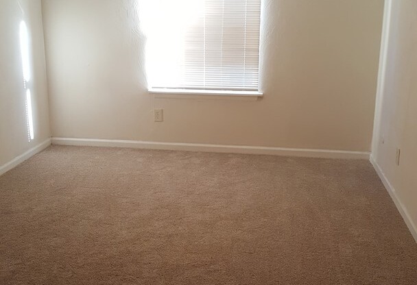 2 beds, 1 bath, 900 sqft, $1,200, Unit Unit 4