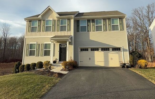Stunning & Spacious Middle River 4bd/2.5ba Home with W/D, AC, Garage and more! Available now