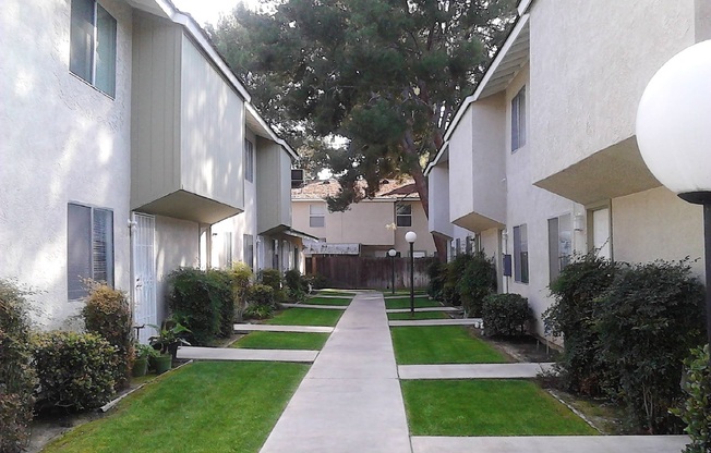 MOVE IN SPECIAL HALF OFF 1ST MONTHS RENT! APARTMENTS MOVE IN READY!!