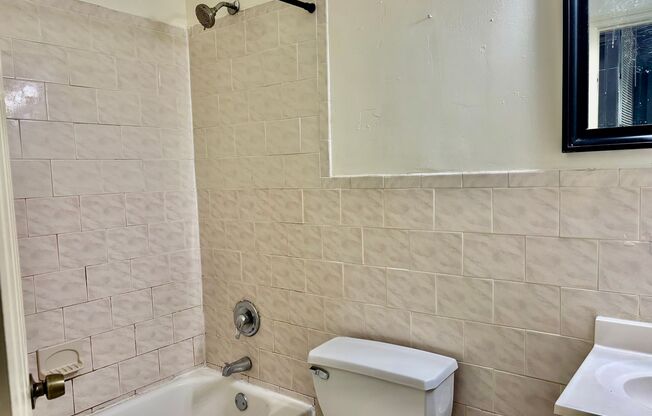 2 beds, 1 bath, 964 sqft, $1,350, Unit #1