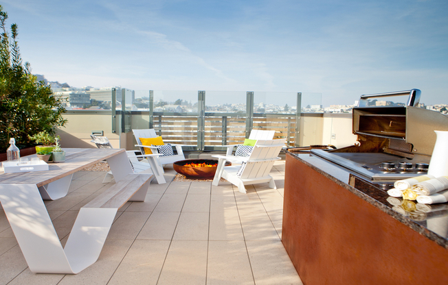 Rooftop terrace in the heart of downtown San Francisco with seating and firepit