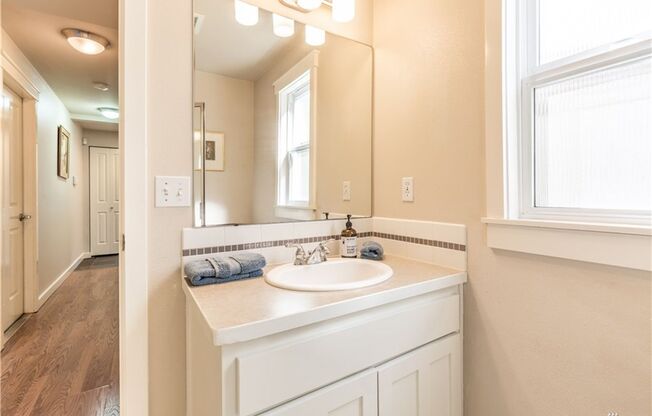 3 bd 3 bath townhouse close to SPU