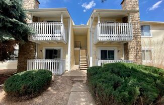 2 Bed 2 Bath Condo in Denver Near Windsor Lake! Available NOW!
