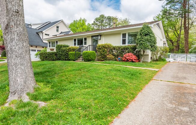 Charming ranch home walking distance to North Hills