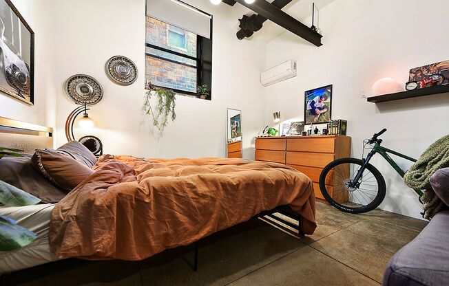 1 bed, 1 bath, 400 sqft, $1,350, Unit Schwab Industrial-001