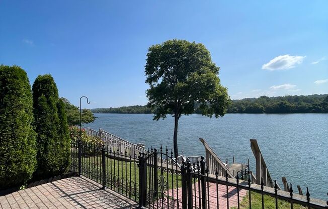 Gorgeous Townhome on the Tennessee River