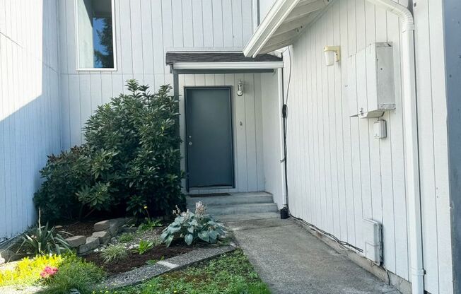 3 BR, 1.5 bath townhome located in Central Valley