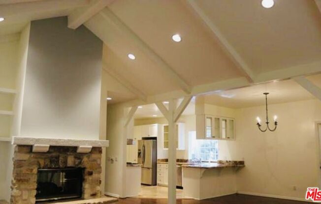 818 N Beverly Glen Blvd