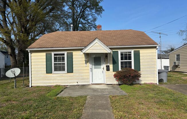 Cozy 2 Bedroom 1 Bathroom Ranch style Home Located in Hampton VA
