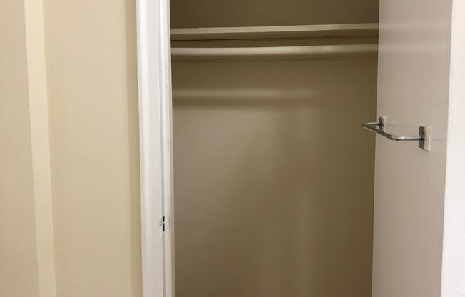 Studio, 1 bath, 300 sqft, $1,509, Unit 207