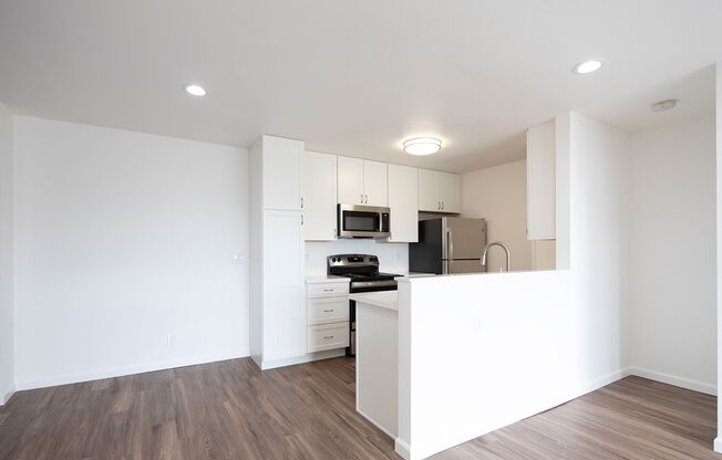 2 beds, 2 baths, 965 sqft, $2,895, Unit 319