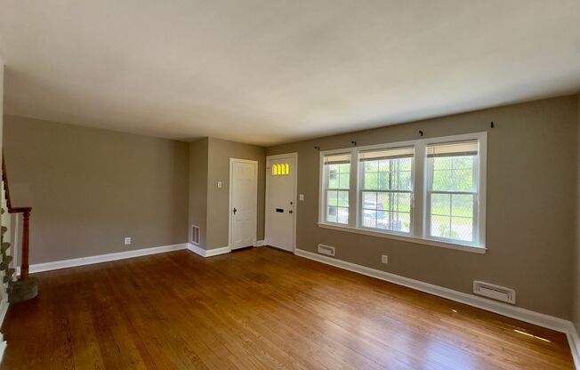 Inviting 3 Bedroom Townhome just off Perring Pkwy in Baltimore!