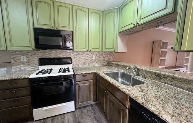 2 bedroom, 1.5 bath townhouse in the heart of Irvine!