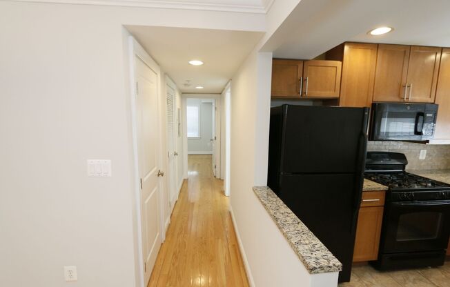 2 beds, 1 bath, 850 sqft, $2,100, Unit 1903-#104
