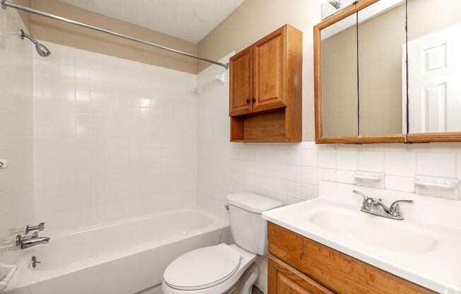 2 beds, 1 bath, 900 sqft, $940, Unit 37