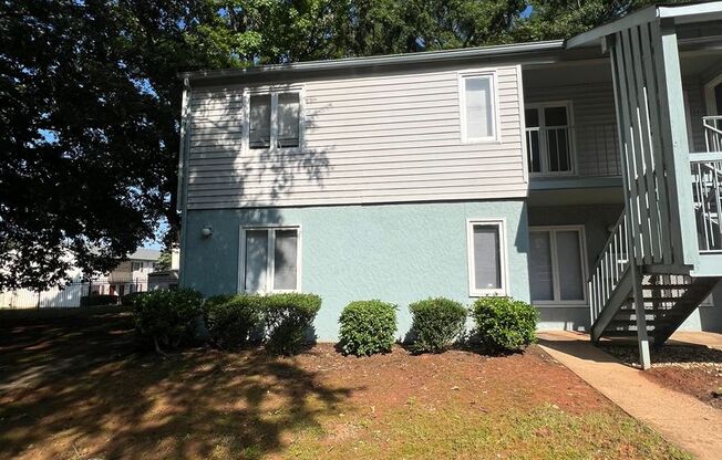 1 bedroom condo for $1050(1st floor)  Close to South Park and Pineville