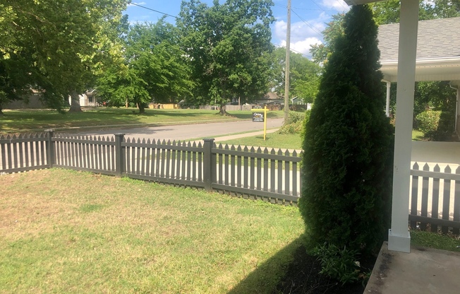 Cleveland Park Renovation!  Walking Distance to Everything! Jetted Shower - Fully Fenced - Garage - Storage - Pets Ok!
