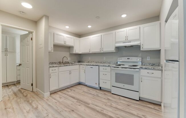 1 bed, 1 bath, 575 sqft, $1,200, Unit 2720-405