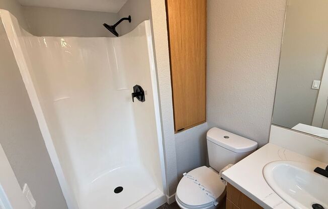 3 beds, 2 baths, 1,040 sqft, $3,080, Unit H14