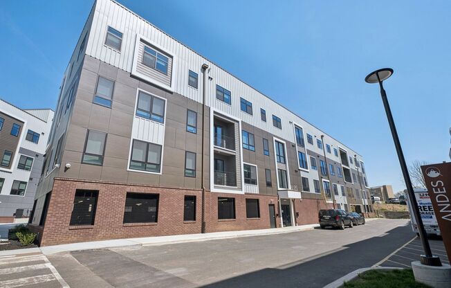 1 bed, 1 bath, 590 sqft, $1,540, Unit D210