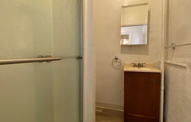 3 beds, 1 bath, $1,625, Unit 35401