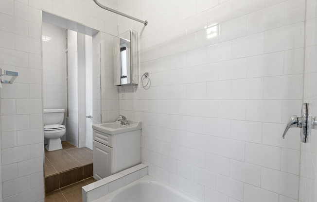 824 9 AVE