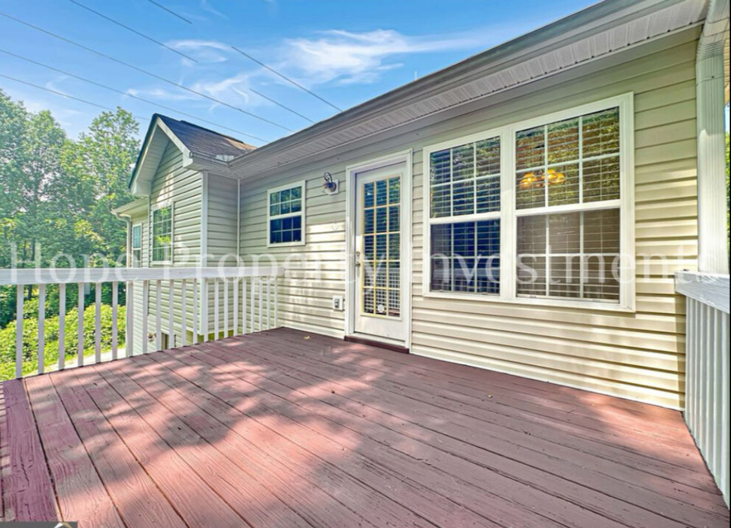 NEWNAN- 80 Corn Crib Dr 3/2 with basement.