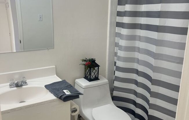 2 beds, 1 bath, 640 sqft, $2,195, Unit 557-32