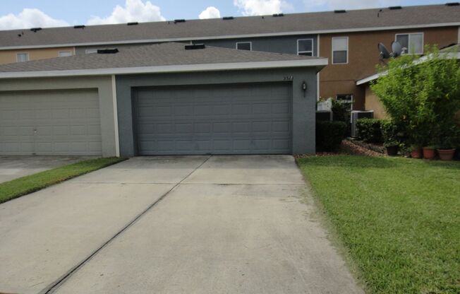 3/2 with loft Windermere Town home in Summerport! 2 car garage! AVALIABLE NOW!