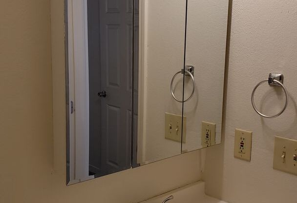 2 beds, 1 bath, 775 sqft, $1,300, Unit A1
