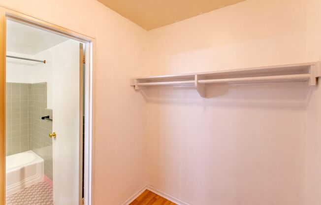 Studio, 1 bath, $1,350, Unit Unit 1705