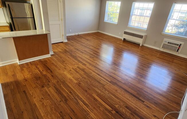 2 beds, 1 bath, 897 sqft, $2,335, Unit B-08