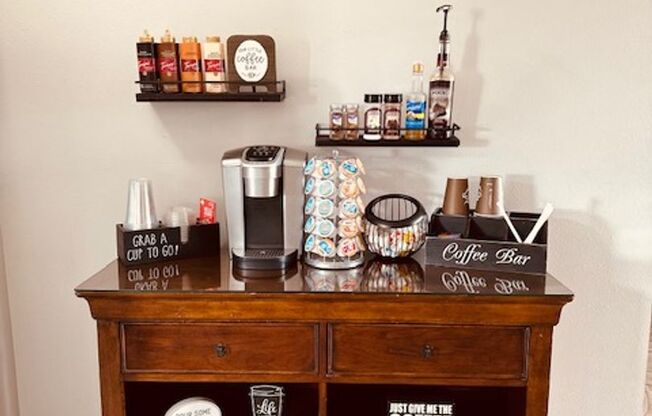 1 bed, 1 bath, 700 sqft, $1,220, Unit 401-317