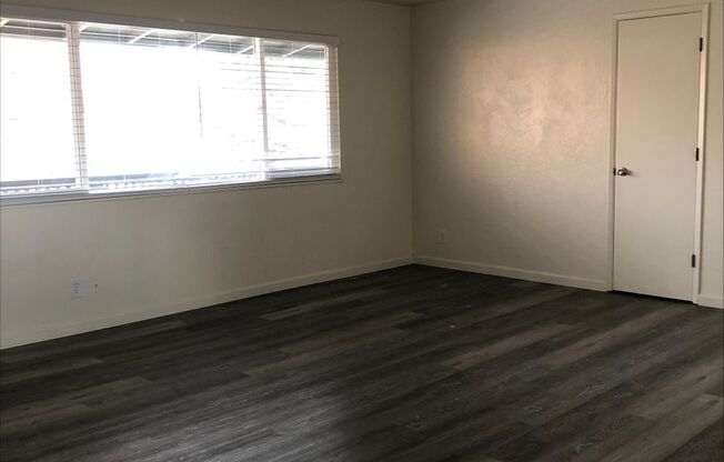 2 beds, 1 bath, 775 sqft, $1,200, Unit 4