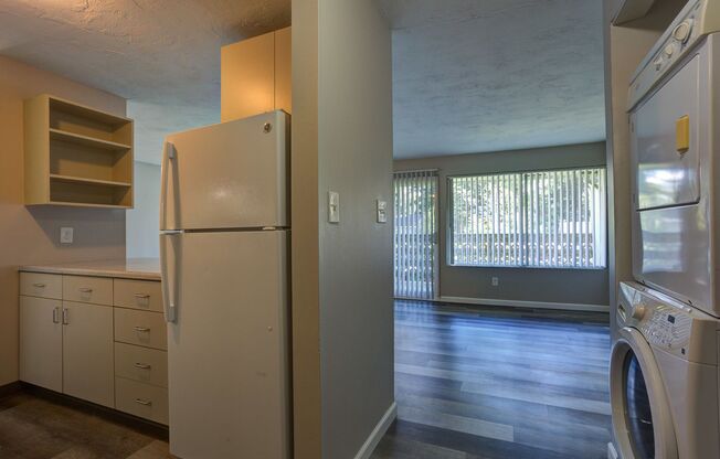 2 beds, 1 bath, 952 sqft, $1,525, Unit 204