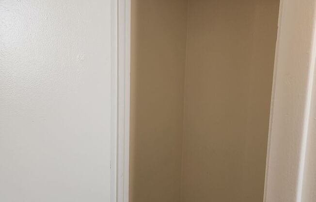 2 beds, 1 bath, 859 sqft, $1,450, Unit GL46005