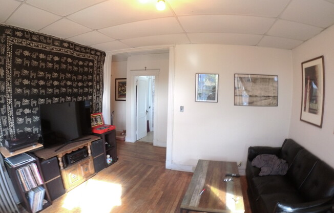 1 bed, 1 bath, $2,400, Unit 29