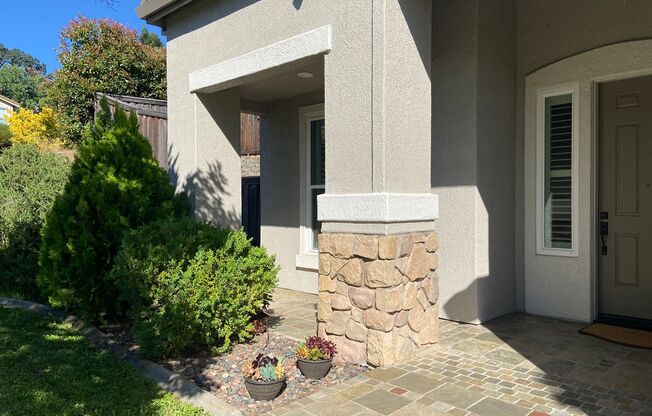 Beautifully remodeled 3 Bdrm+Master retreat / office, 3 bath two story home