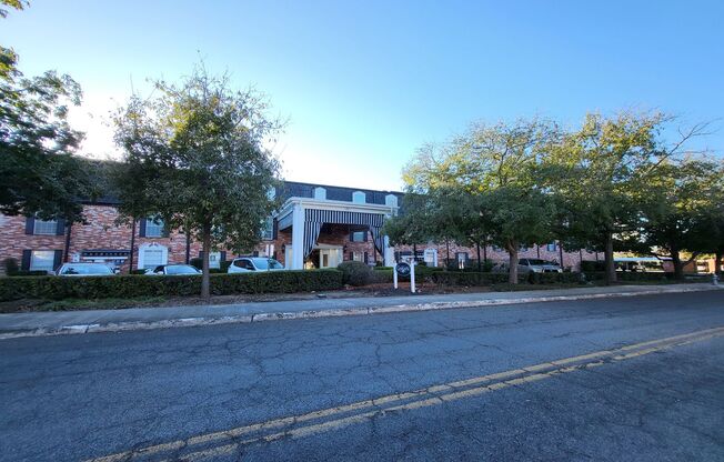 1 bed, 1 bath, $850, Unit # 350A
