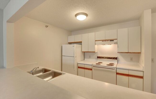 2 beds, 2 baths, 940 sqft, $1,450, Unit 1611108su