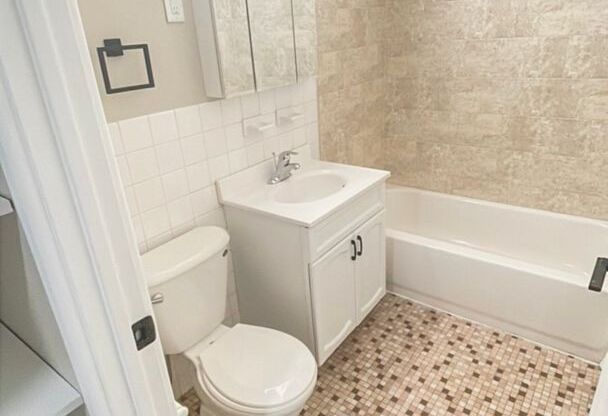 2 beds, 1 bath, 735 sqft, $1,350, Unit 995-17