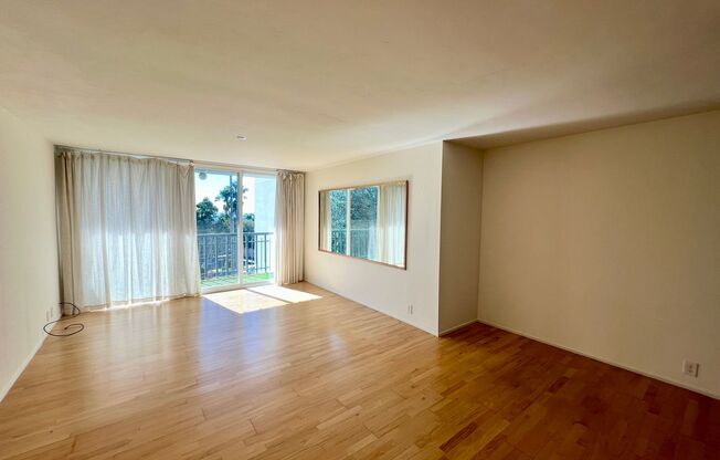 2 Bed / 2 Bath Condo with Panoramic Ocean Views of La Jolla Shores!