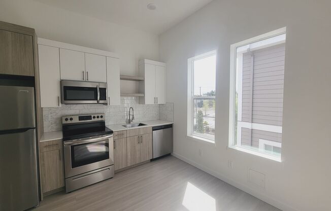 Studio, 1 bath, 326 sqft, $1,265, Unit 16